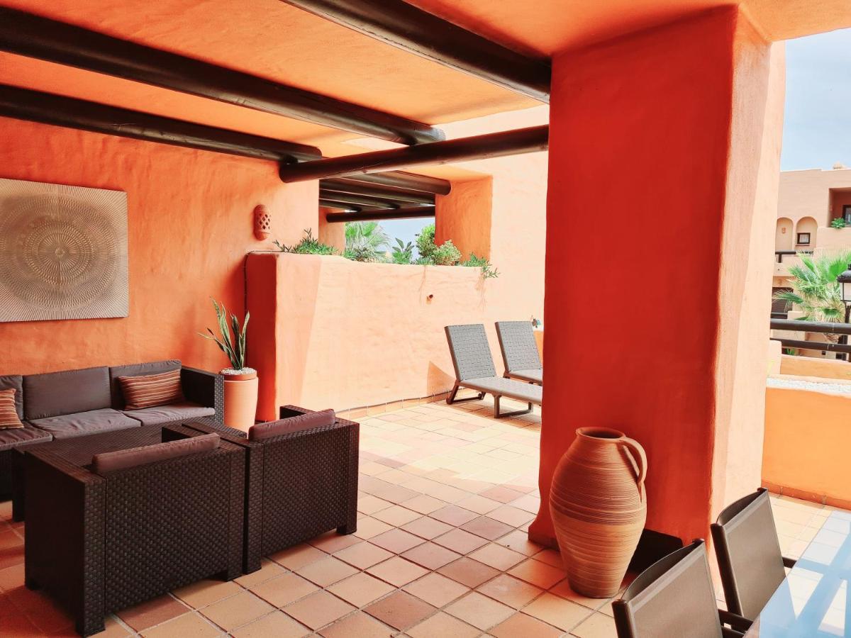 Superb 2-bed In Duquesa